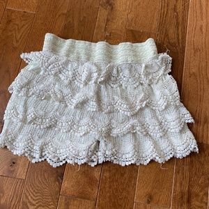 Lace short, cream